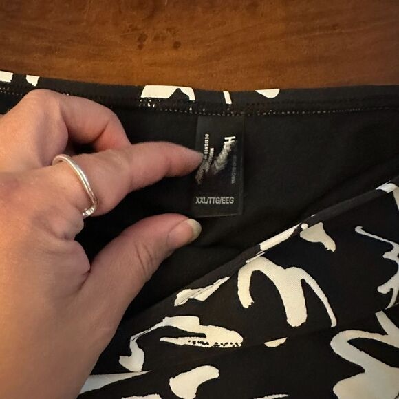 Hurley Swim Bottoms NWOT Size XXL Black White Floral - Picture 5 of 5